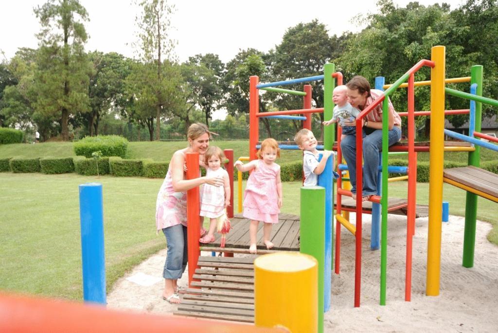 الشقق الفندقية تْشيلانداكفي  Country Woods Jakarta المظهر الخارجي الصورة